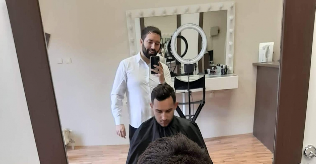 On šiša "na Đokovića" i "Putina": Mario iz Novog Sada za frizuru naplaćuje 120 EVRA, a sada je uradio nešto što nijednom frizeru nije palo na pamet