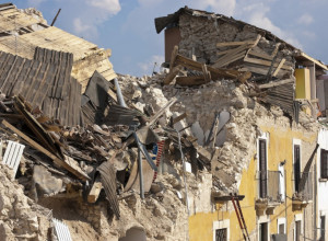 Danas se ponovo TRESLO u Srbiji: Evo šta smete i NIKAKO NE SMETE da radite tokom ZEMLJOTRESA!