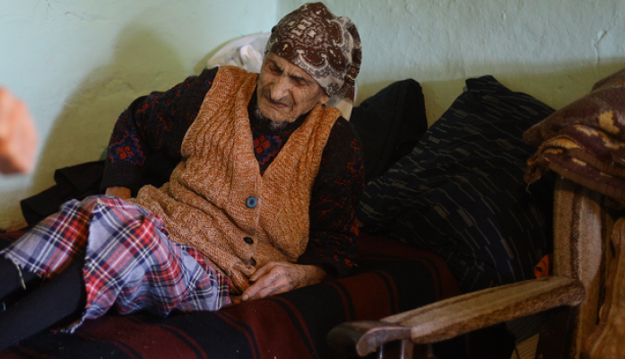 PRONAŠLI SMO NAJSTARIJU ŽENU U SRBIJI Baka Đurđa iz okoline Vranja ima 113 GODINA, preživela je sve ratove, a sada i koronu