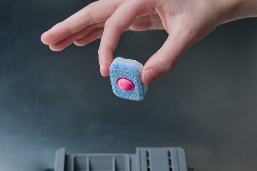 Pametan trik koji svako treba da zna: Stavite tabletu za pranje sudova u TUŠ kabinu, efekat će vas ODUŠEVITI