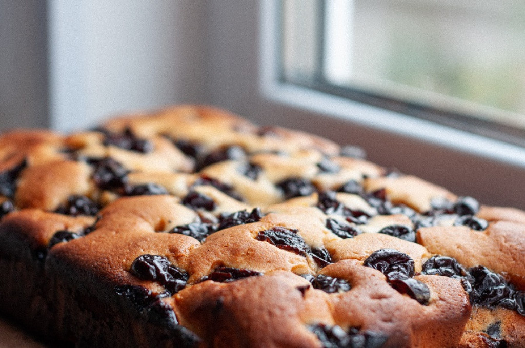 Naše BAKE su ga obožavale: Recept za DOMAĆI kolač od VIŠANJA koji se pojede za TREN!