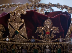 Pravu cifru kriju kao "ZMIJA NOGE": Evo koliko se veruje da vredi KRUNA kraljice Elizabete!