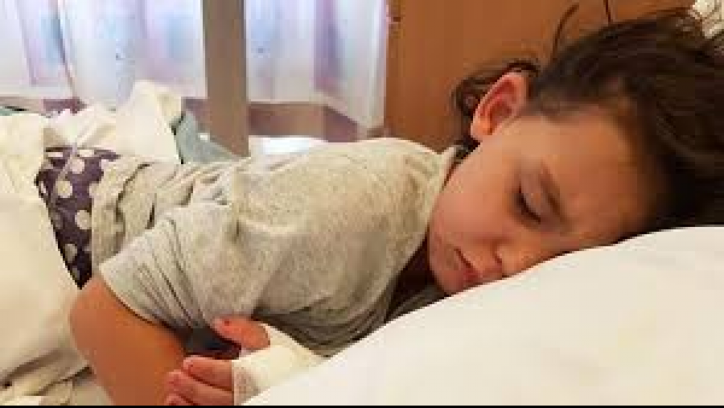 Mama upozorava roditelje na OPASNOST: Prilikom isprobavanja obuće, devojčica (4) OBOLELA od sepse