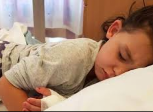 Mama upozorava roditelje na OPASNOST: Prilikom isprobavanja obuće, devojčica (4) OBOLELA od sepse