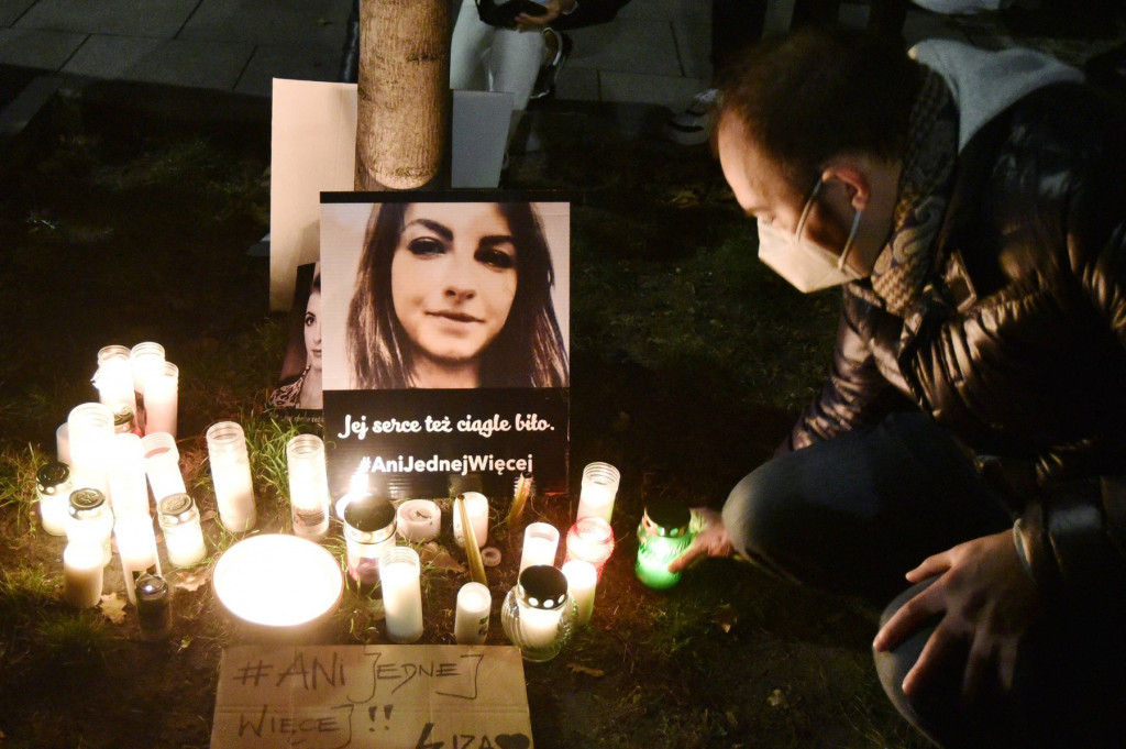 Izabela (30) je umrla od SEPSE jer joj lekari nisu uradili KIRETAŽU: Cela zemlja je na nogama zbog Zakona o zabrani ABORTUSA
