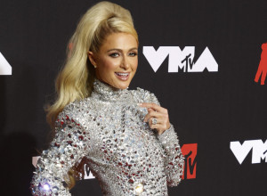 Paris Hilton postala majka: Objavila i prvu fotku sa bebom, a evo kako joj je čestitala Kim Kardašijan