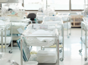 Donor sperme završio iza REŠETAKA: Samo je hteo da "POMGNE", a sada će skupo platiti