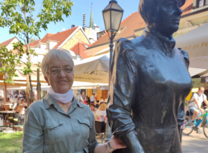 Pobedila je ČETIRI raka, ali njegovu SMRT nikako: Kata (60) sahranila muža u momentu NAJVEĆE borbe, a zbog jedne stvari su BEŽALI od nje