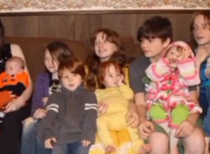 Ona je FENOMEN: Veronika (36) već ima JEDANAESTORO dece, a uskoro postaje i BAKA!