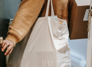 Evo zašto nas "PECNE STRUJA" u kontaktu sa nekim ili nečim: Verovali ili ne, ali naše ZDRAVLJE je UGROŽENO!