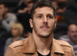 Ona je sestra BIVŠEG kapitena Partizana: Poznatija je od njega, nazivaju je IKONOM stila, a oblači poznate