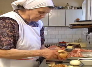 Nikada se nije udavala, i tuguje zbog jedne stvari: Baka Buda Mladenović je ušla u DEVETU deceniju, a ima 120 godina radnog staža u kuhinji!