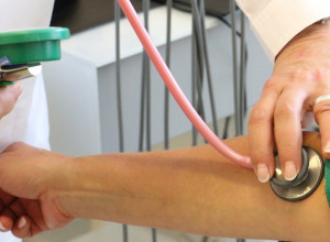 Spušta pritisak u momentu: Ako brojke na aparatu pređu ovu granicu, ove namirnice su prva pomoć