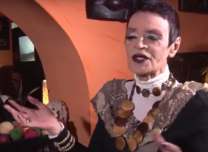 Ruška Jakić uhvaćena u beogradskom lokalu, a ono što mi vidimo jeste da je ona apsolutna BOGINJA STILA I HARIZME, ali i činjenicu da joj godine NE MOGU NIŠTA!