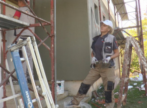 Njeno radno mesto je SKELA: Dragana iz Ivanjice ruši sve PREDRASUDE,  jedina je FASADERKA u Srbiji, a na poslu provede i po 10 sati