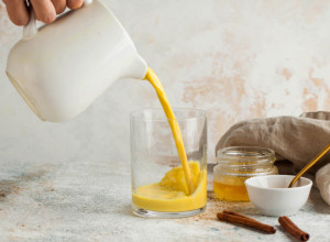 Recept za MESEČEVO MLEKO: Ovaj napitak će vas odmah uspavati, a uz to će vam i PLUĆA očistiti