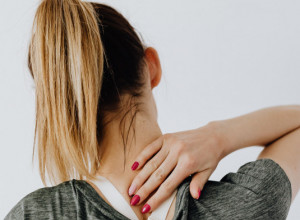 Rešite se tegoba BEZ LEKOVA: Ako vas bole LEĐA, ovo sigurno pomaže, potrebno vam je SAMO nekoliko minuta