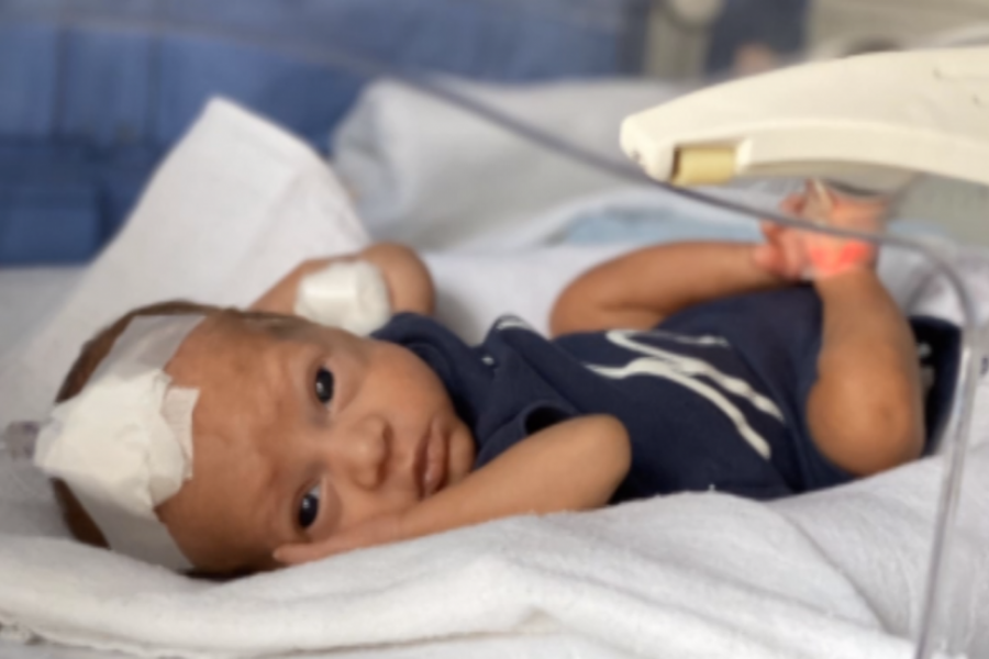 DANAS JE DAN PREVREMENO ROĐENE DECE: Vladimir je došao na svet sa 880 grama, u ŠESTOM mesecu, a umesto u toplom porodičnom domu završio je sa sondama u INKUBATORU