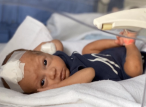 DANAS JE DAN PREVREMENO ROĐENE DECE: Vladimir je došao na svet sa 880 grama, u ŠESTOM mesecu, a umesto u toplom porodičnom domu završio je sa sondama u INKUBATORU