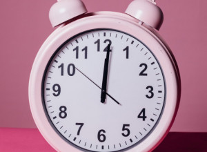 LJUBAVNI SAT Evo šta znači kada se kazaljke poklope ili DIGITALNI pokaže 22:22, 18:18...