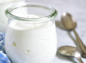 PRAVI DOMAĆI JOGURT Dva jednostavna sastojka dovoljna su da napravite ovaj neverovatni tradicionalni napitak