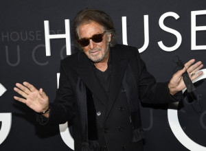 Šokiralo nas je njegovo narandžasto lice: Al Paćino ima 53 GODINE mlađu devojku, zovu je "mis gerijatrije" i čini se da ga je "urnisala"