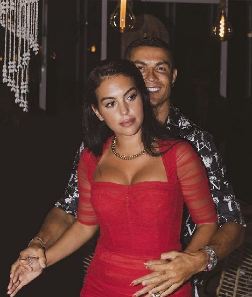 Od ružnog pačeta do života iz BAJKE! GEORGINA je tada radila za 10 evra u BUTIKU, a onda ju je ugledao KRISTIJANO RONALDO!