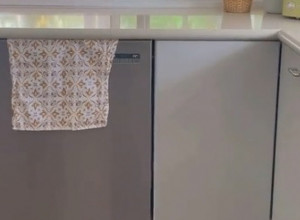 Zašto žene MASOVNO stavljaju čistu krpu na vrata SUDO mašine? Ovaj trik će vam promeniti i olakšati ŽIVOT