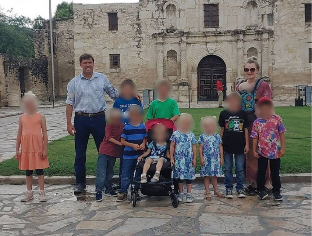 Trudna sa DVANAESTIM detetom, a okolina je OSUĐUJE: U prodavnici nedeljno troše 30.000 dinara, a otkrila je i kako UŠTEDE novac