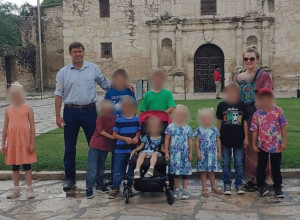 Trudna sa DVANAESTIM detetom, a okolina je OSUĐUJE: U prodavnici nedeljno troše 30.000 dinara, a otkrila je i kako UŠTEDE novac