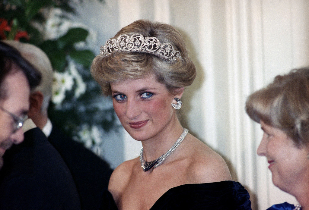 Veštačka inteligencija pokazala kako bi princeza Dajana izgledala DANAS: Da je živa i dalje bi bila primer savršene elegancije!