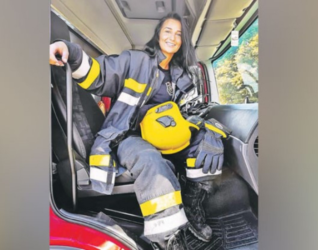 NJOJ JE UNIFORMA U GENETSKOM KODU Naišla je na brojne PREDRASUDE, ali je ipak izabrala "MUŠKI" posao - Danijela (30) je ŽENA VATROGASAC!