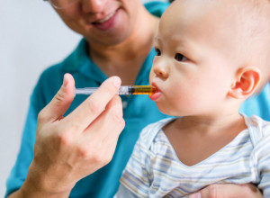 PEDIJATAR savetuje: Kako DETETU dati pravilno lek i šta da uradite ako ga ispljune! Jednu stvar OBAVEZNO morate da izbegavate