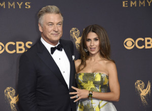 "Dok sam se porađala, rekao mi je OVO": Supruga Aleka Boldvina prisetila se NAJTUŽNIJEG trenutka u porođajnoj sali, mnoge žene ovo ne bi PREĆUTALE!