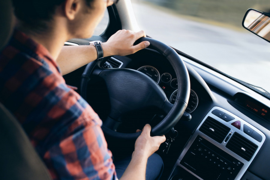 Jedno DUGME u automobilu SMANJUJE potrošnju goriva: Vozači mahom ne znaju za šta služi, a UŠTEDA je velika