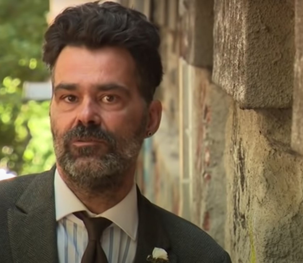 Topli krevet zamenio je gradskim klupama, a zbog TRAGEDIJE moli za koji dinar: Nikola je bio poznati BALETAN, a umesto slave osuđen je na MILOST PROLAZNIKA!