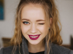 Bilo gde da odete, svi znaju šta to ZNAČI: Kako je nastalo NAMIGIVANJE i zašto ovo radimo!?