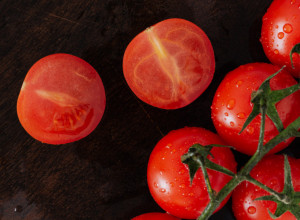 Ploda će biti DUPLO više: Paradajz od ovog ĐUBRIVA postaje OTPORAN na bolesti