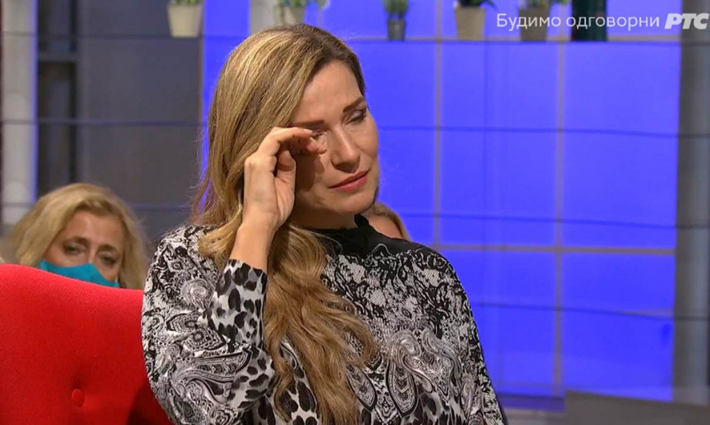 O ovoj BOLESTI se sve više priča: Malaksalost, osip ili bol u zglobovima, ovo su neki od PRVIH SIMPTOMA lupusa od koje boluje i naša POPULARNA PEVAČICA