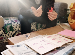 Origami koji čak i POČETNICI mogu da saviju! Evo kako se pravi NOVOGODIŠNJA zvezdica za manje od 15 minuta!