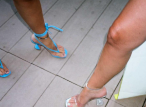 Influenserke su LUDE za njima: Najpopularnije SANDALE ove zime, rasprodaju se MUNJEVITOM brzinom, a nema žene koja ne želi da ih poseduje