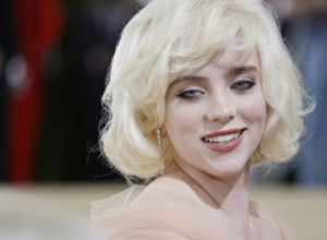 Pevačica otvorila dušu i PRIZNALA gorku ISTINU: Sa samo 11 godina bila je "navučena" na filmove za odrasle, e evo zašto se danas kaje!