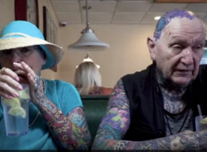 "Šta ćeš kad OSTARIŠ sa tim TETOVAŽAMA?" Oni su OMATORILI, telo im je kompletno prekriveno, a evo kako ih ljudi doživaljavaju! (VIDEO)
