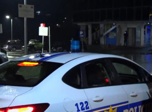 PRETILI NOŽEM, PA OTELI VIŠE OD HILJADU EVRA: Uhapšena dvojica razbojnika, policija traga za trećim