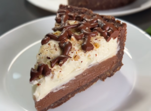 Magična KREMASTA torta: Pravi se za PET minuta, bez jaja, brašna i mleka, topi se u ustima