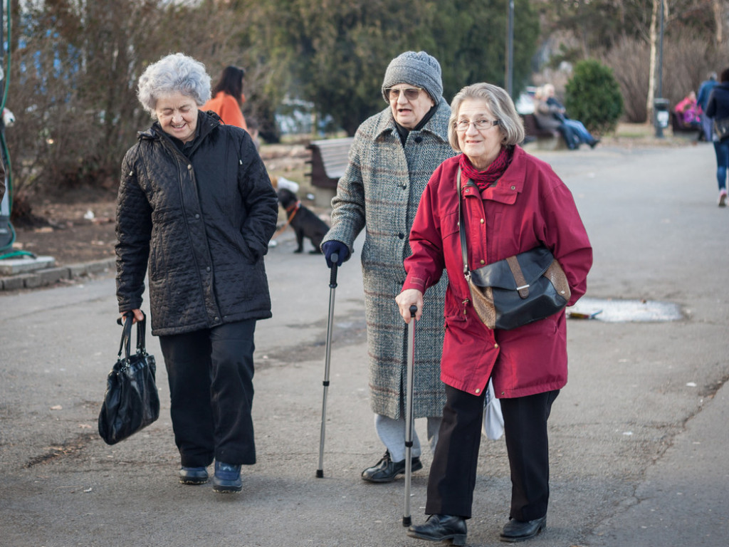 Nije u pitanju NEDOSTATAK NOVCA: Ovo su razlozi zbog kojih POJEDINE žene u Srbiji izgledaju kao BABE posle 60. godine, a to se LAKO može promeniti