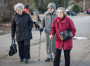 Nije u pitanju NEDOSTATAK NOVCA: Ovo su razlozi zbog kojih POJEDINE žene u Srbiji izgledaju kao BABE posle 60. godine, a to se LAKO može promeniti