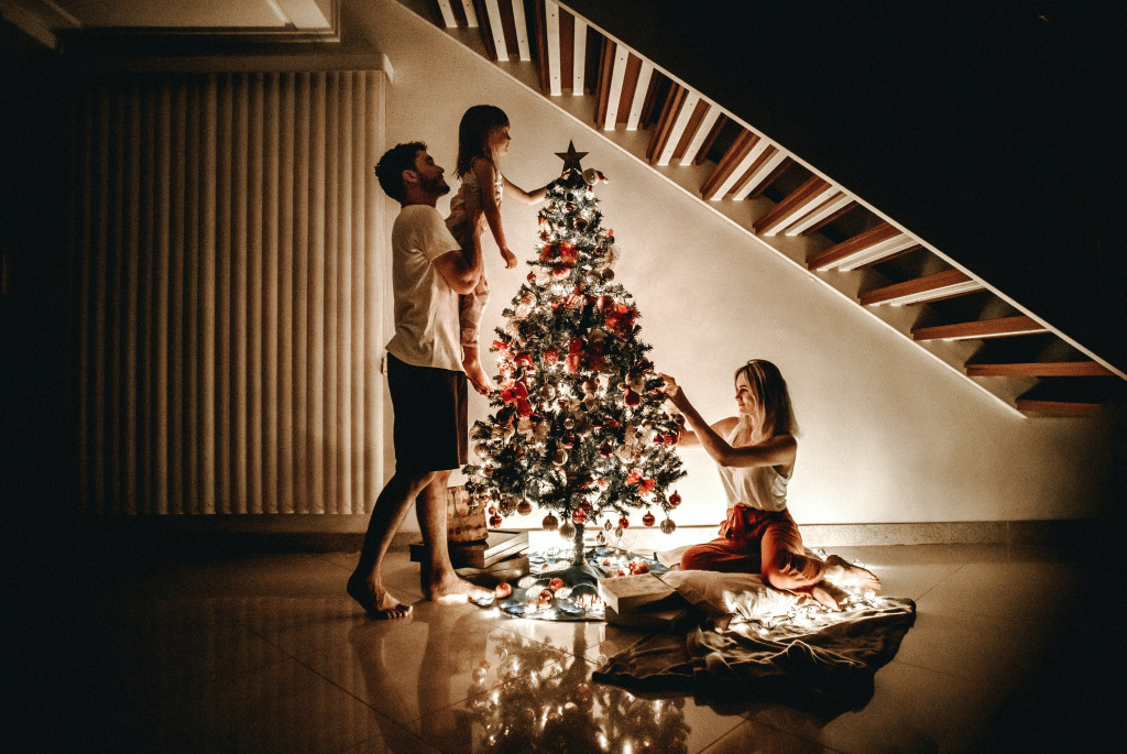 Običaj koji voli cela porodica pred praznike: Znate li zašto se uopšte KITI JELKA?!
