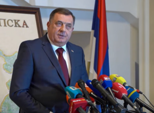 DODIK LJUT Čuj on, šta stoji iza njega?!
