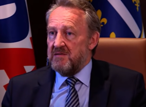 SARAJEVSKI REŽISER UNIŠTIO IZETBEGOVIĆA Bakir je izrazito netalentovan i štetan za politiku!